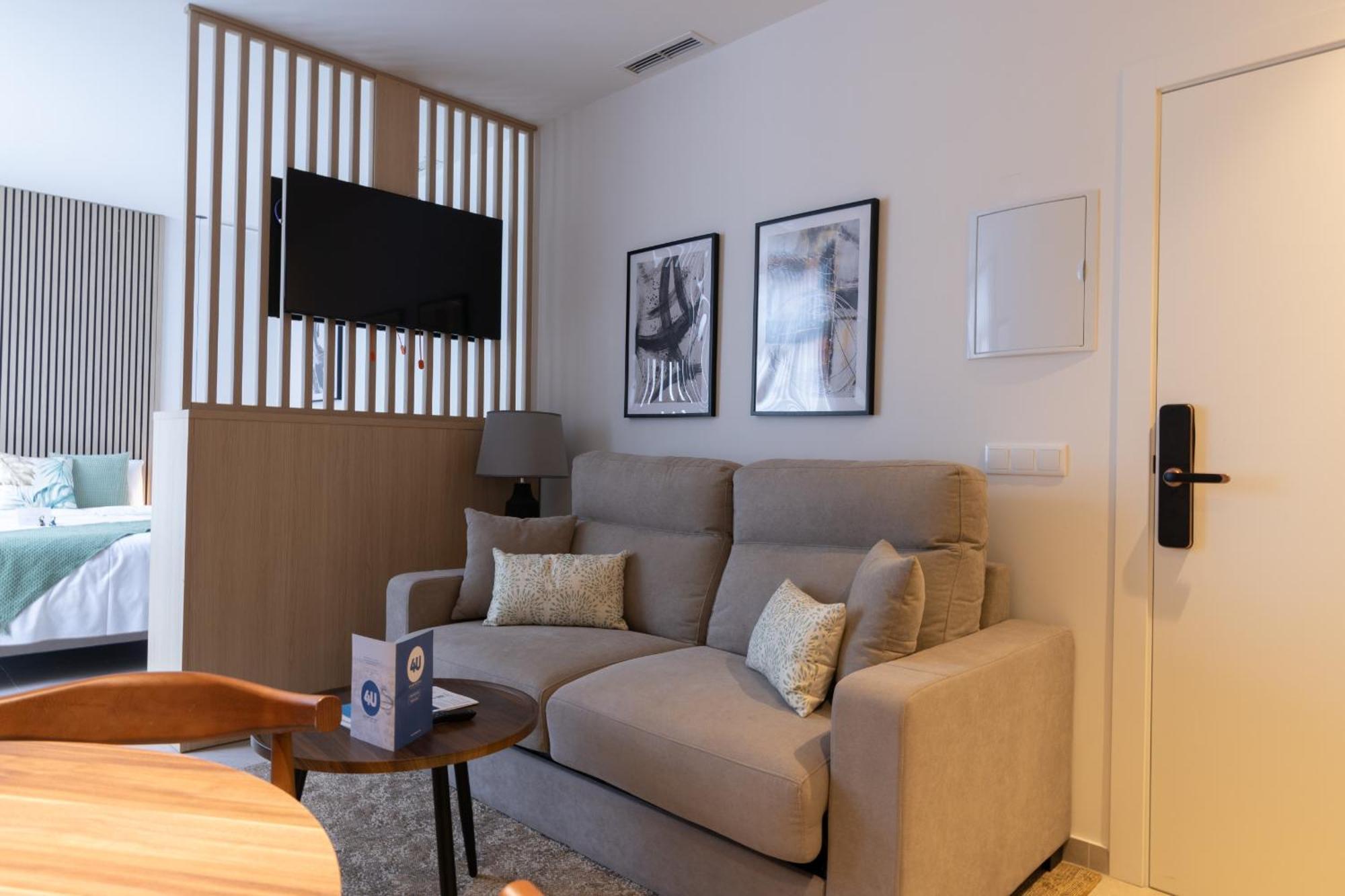 Dorm4You Arena Standar Junior Валенсия Екстериор снимка